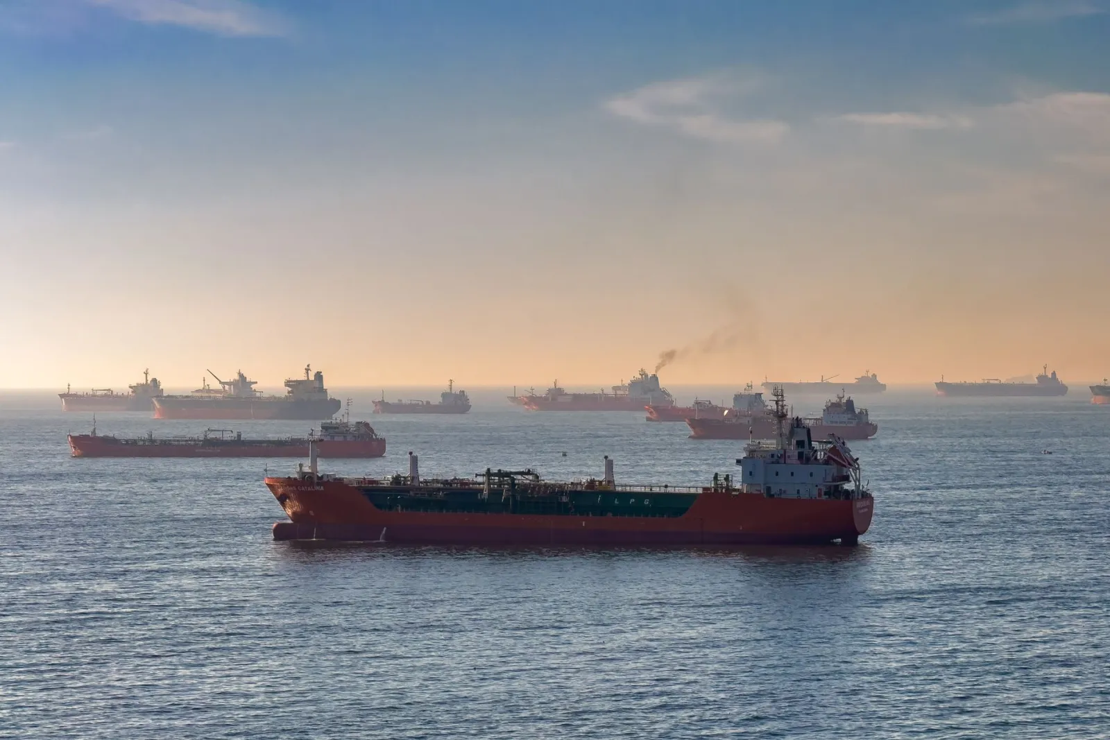 Tuần 2-8/8/2026: Eo biển Hormuz hé mở tín hiệu tích cực, yên Nhật chịu áp lực can thiệp
